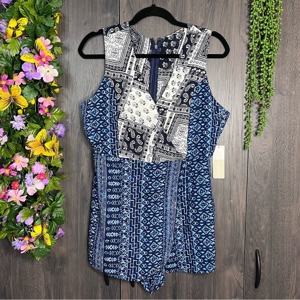 ~💙2/$40💙NWT C'Isa Sleeveless Paisley Patchwork Printed Romper Size Large